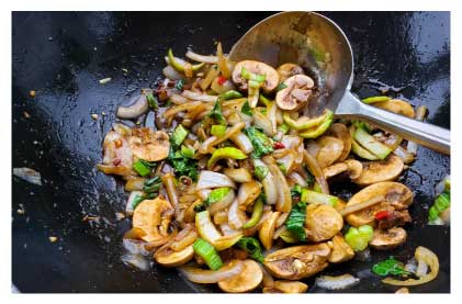 Wok-with-veggies-with-wok-ladel,-Brand-Yu-Design-Food-Photogrpahy